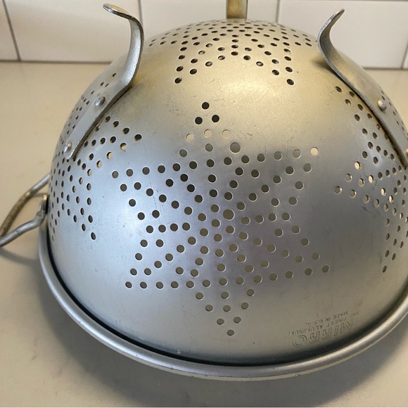 Mirro Aluminum Colander with Star Design - Picture 3 of 9